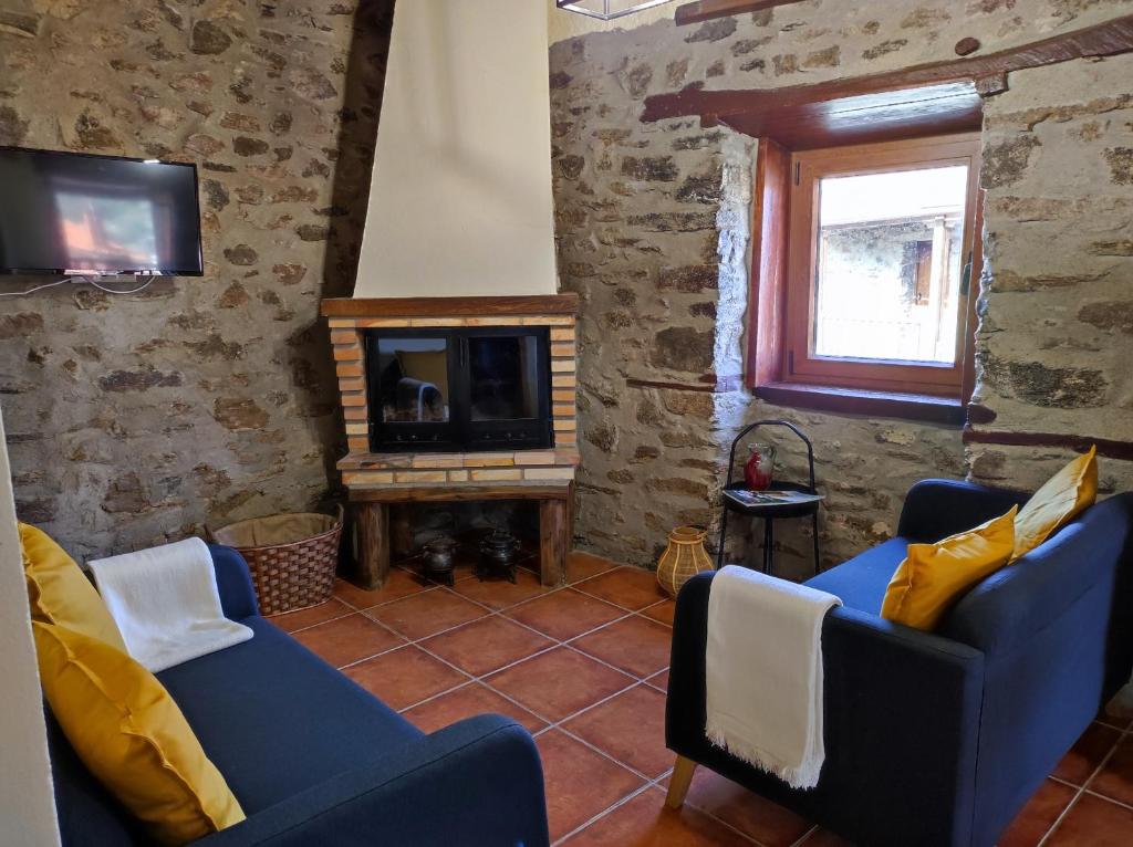 Conforto na Serra da Nogueira - Lareira